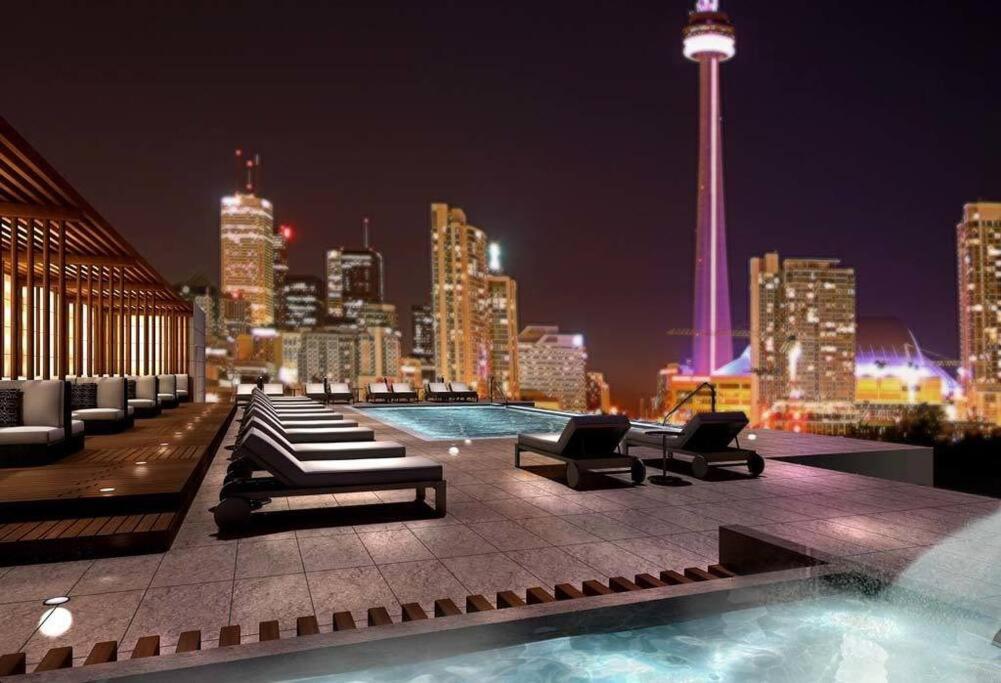 Cn Lovers Toronto Bagian luar foto